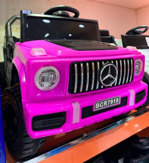 صورة سيارة Mercedes Benz للأطفال مع تفاصيل دقيقة